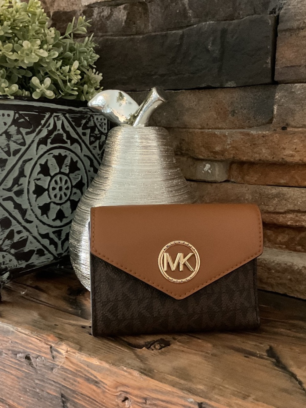 🤩 Michael Michael Kors Carmen Medium Logo Tri-Fold Envelope Wallet